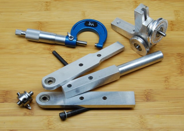 Universal cutting frame -ucf1.jpg 640x457 - 80k
